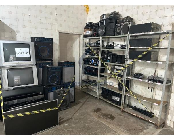 Foto de AMARGOSA/BA - Sucatas de equipamentos de áudio, vídeo e som