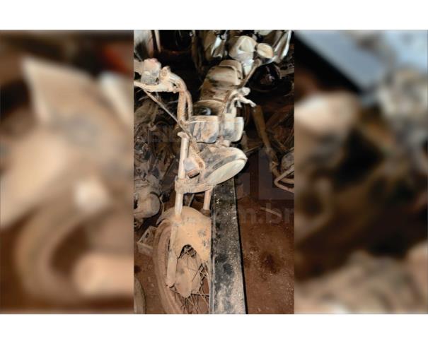 Foto de PASSOS/MG - SUCATA - MOTOCICLETA YAMAHA YBR 125K - 2001/2002