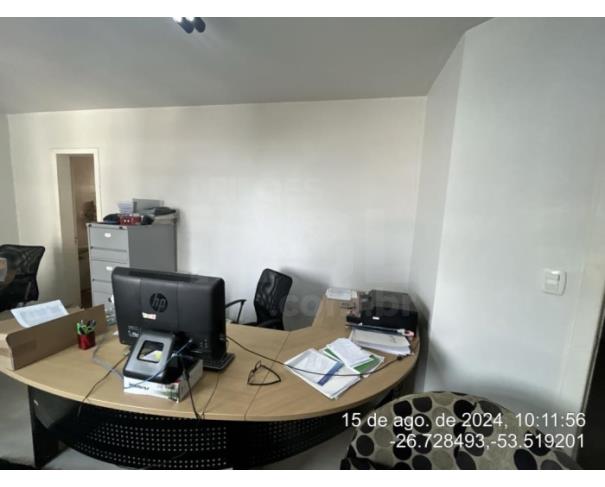 Foto de SÃO MIGUEL DO OESTE/SC - A Sala Comercial nº 201, sito no 2º andar do Edifício PORTELLA CENTER, sito na Rua 15 de Novembro, na cidade de São Miguel do Oeste, 452