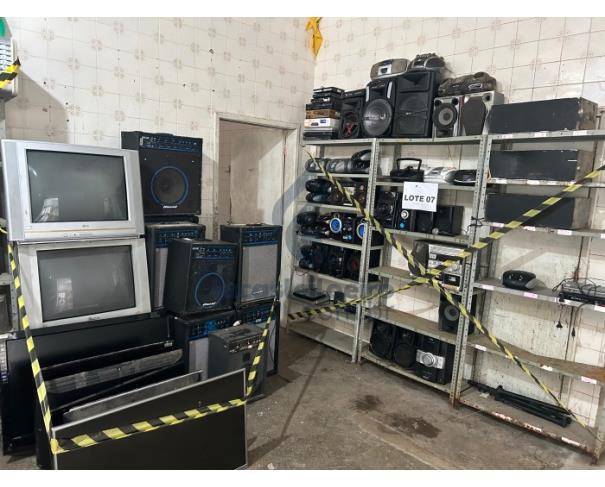 Foto de AMARGOSA/BA - Sucatas de equipamentos de áudio, vídeo e som