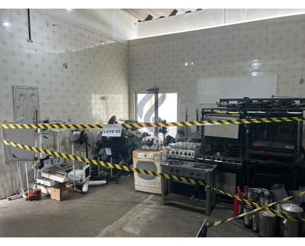 Foto de AMARGOSA/BA - Sucatas de eletrodomésticos e eletroeletrônicos inservíveis