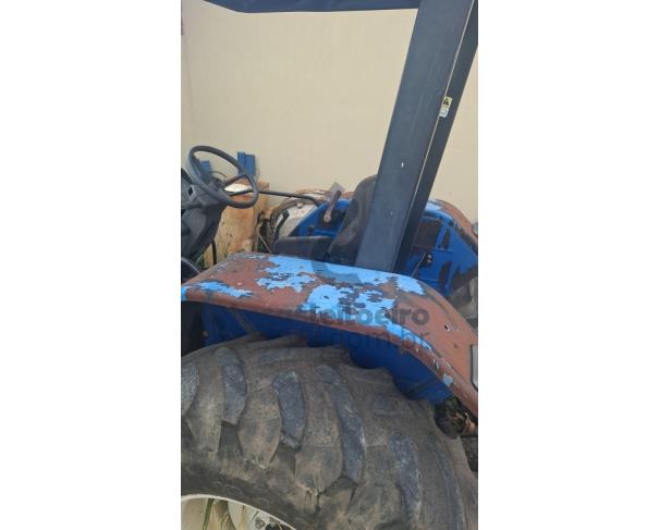 Foto de PORTO AMAZONAS/PR - Trator Agrícola New Holland, modelo TL60E.