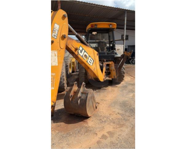 Foto de JENIPAPO DE MINAS/MG - Retroescavadeira JCB, modelo 3C.