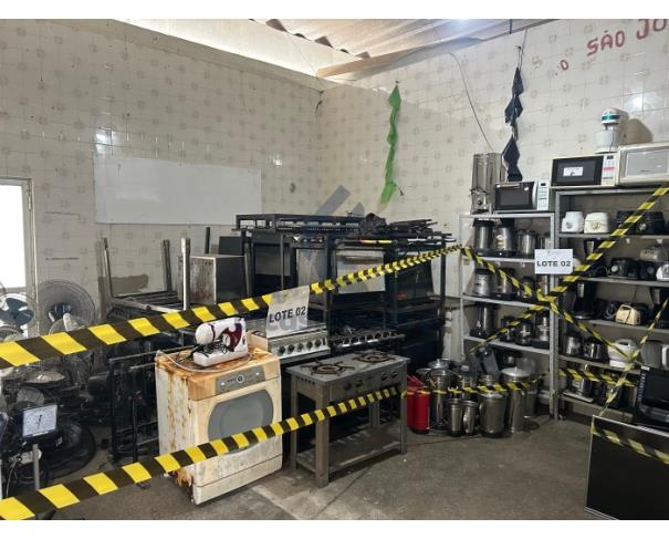 Foto de AMARGOSA/BA - Sucatas de eletrodomésticos e eletroeletrônicos inservíveis