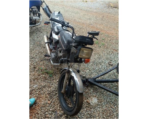 Foto de PASSOS/MG - SUCATA (NÃO RECONHECÍVEL) - HONDA CG 125 TODAY