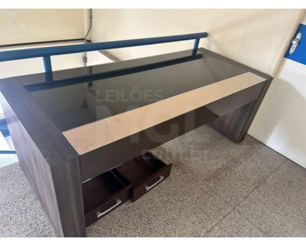 Foto de SÃO LUIS/MA - Mesas, Cafeteiras, Equipamentos de Laboratório, Micro-ondas, TV 60 polegadas, Revisteiro.