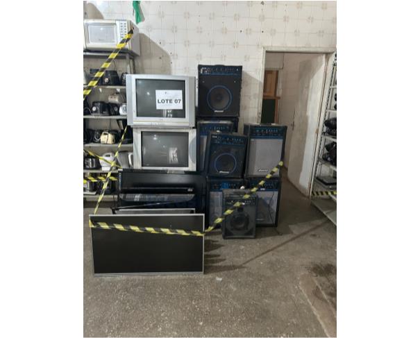 Foto de AMARGOSA/BA - Sucatas de equipamentos de áudio, vídeo e som