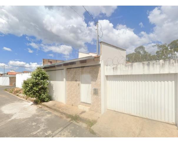 Foto de PATROCÍNIO/MG - [Fração ideal de 50% sobre] casa com 3 quartos no bairro Enéas Ferreira de Aguiar. 