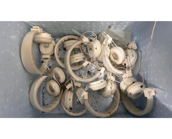 Foto de SÃO LUIS/MA - Telefone com fio, Caxias de Som, Teclados, Mouses, Fones de ouvidos, Óculos de realidade virtual, Suporte para mesa de som Armário metálico para suporte de fios Carcaças de equipamentos de informática Periféricos em geral.