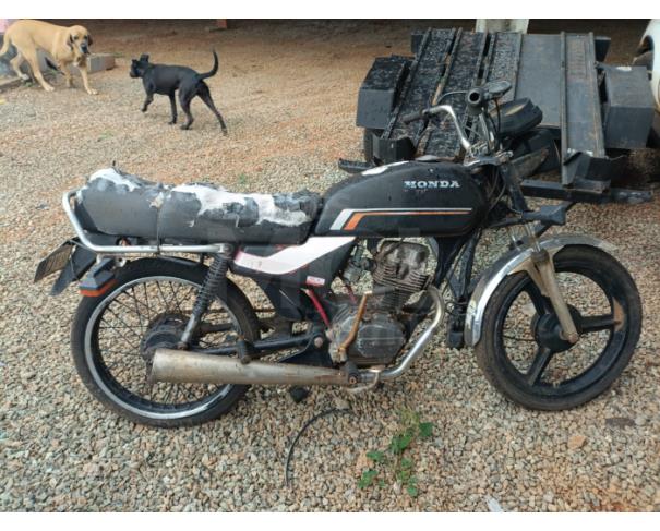 Foto de PASSOS/MG - SUCATA (NÃO RECONHECÍVEL) - HONDA CG 125 TODAY