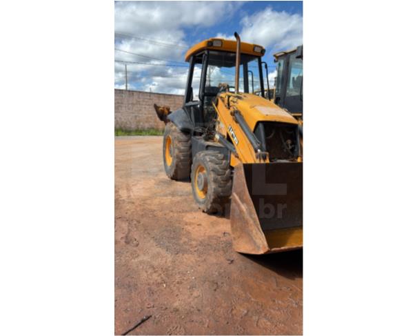 Foto de JENIPAPO DE MINAS/MG - Retroescavadeira JCB, modelo 3C.