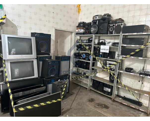 Foto de AMARGOSA/BA - Sucatas de equipamentos de áudio, vídeo e som