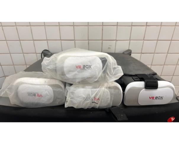 Foto de SÃO LUIS/MA - Telefone com fio, Caxias de Som, Teclados, Mouses, Fones de ouvidos, Óculos de realidade virtual, Suporte para mesa de som Armário metálico para suporte de fios Carcaças de equipamentos de informática Periféricos em geral.