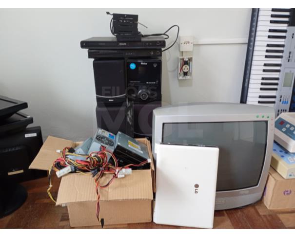 Foto de NOVA BRÉSCIA/RS - Material de informática/diversos