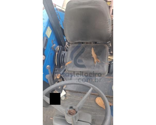 Foto de PORTO AMAZONAS/PR - Trator Agrícola New Holland, modelo TL60E.