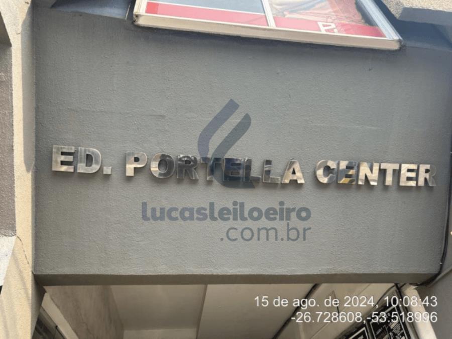 São miguel do oeste/sc - a sala comercial nº 201, sito no 2º andar do edifício portella center, sito na rua 15 de novembro, na cidade de são miguel do oeste, 452 |