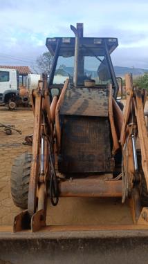 JENIPAPO DE MINAS/MG - Retroescavadeira Case, modelo 580L
