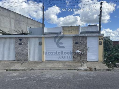 GARANHUNS/PE — Casa Francisco Simão Dos Santos Figueira (F8444421082896)