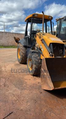 JENIPAPO DE MINAS/MG - Retroescavadeira JCB, modelo 3C